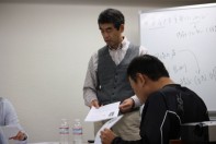 悩みながら後継者が議論する